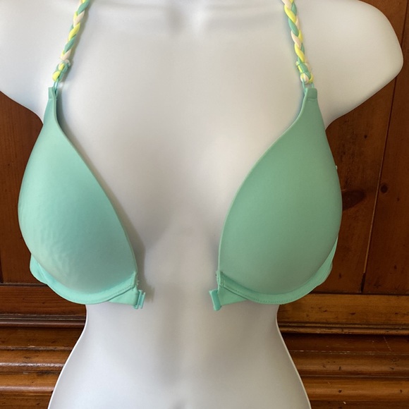 Victoria’s Secret cross back bra. Clips in the front 36C - Picture 7 of 11